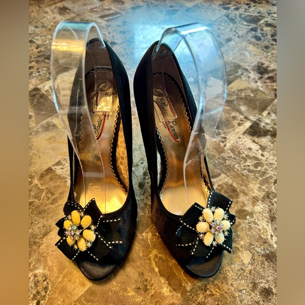 Poetic Licence heel dazzling black size 7.5 new in box satin fabric with glam